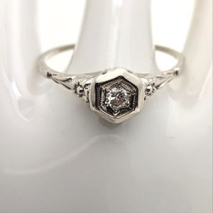 Antique 18K Gold Diamond Floral Ring